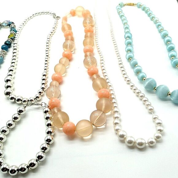 7 Beaded Necklaces + 1 Beaded Bracelet Jewelry Lot of 8 - Picture 3 of 10